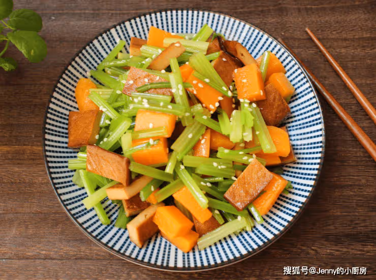 天氣炎熱胃口差,推薦5道好吃的涼拌菜,酸爽開胃,照著做吃得香