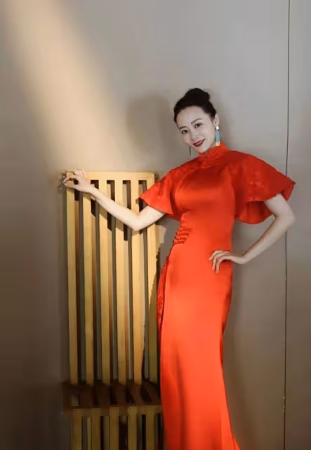 《狂飆》後程程大秀身材曲線，曲柵柵這張旗袍照片，沒人能扛得住