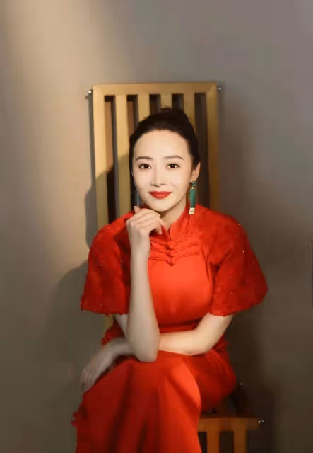 《狂飆》後程程大秀身材曲線，曲柵柵這張旗袍照片，沒人能扛得住