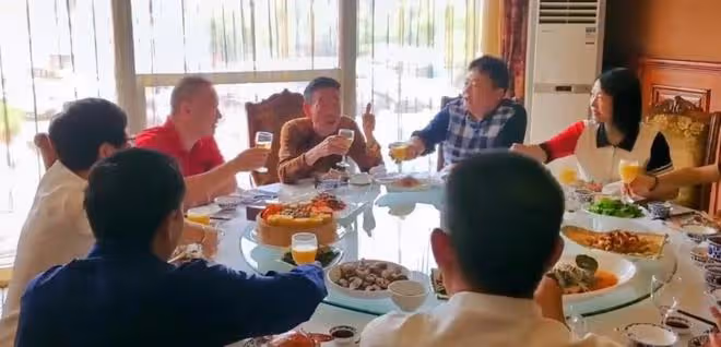 91歲楊少華因高血壓住院！躺在病床上看起來十分虛弱，身體引擔憂