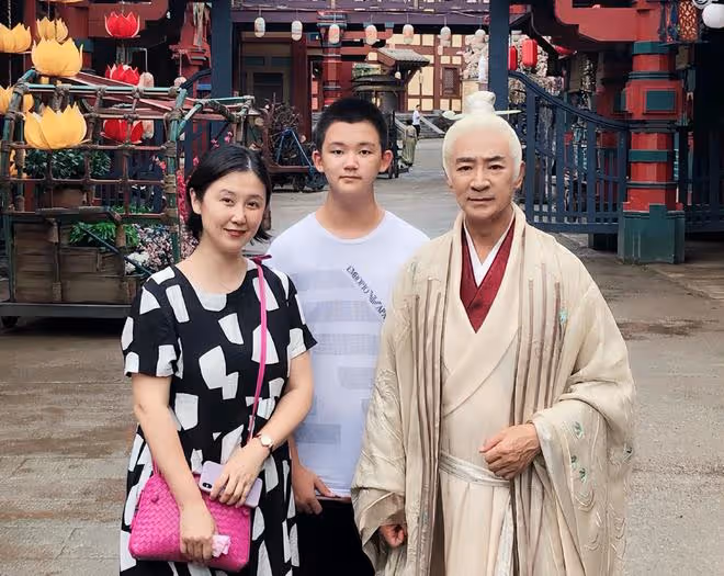 寇振海15歲兒子中考結果出爐!高中直接上實驗班,長得像68歲老爸