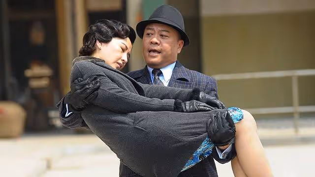 張家輝一家近況曝光!網民商場偶遇曬合照,影帝手纏紗布疑受傷