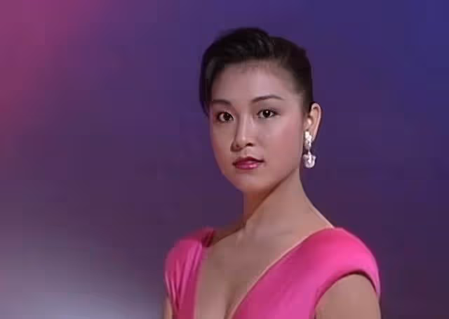 香港知名女星突然宣布復出,息影二十多年,嫁入豪門連生三個女兒