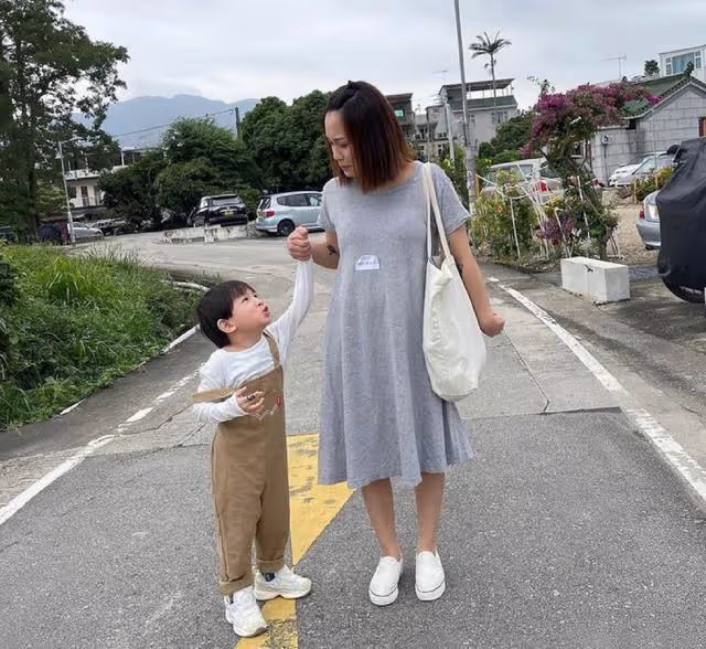香港知名男星妻子宣布懷四胎,一家陷經濟困難,房租靠網友救濟