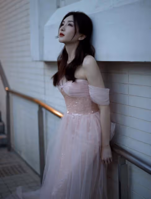 36歲江疏影被嘲妝前妝後反差大,本尊曬素顏照回應,獲贊內娛頂尖