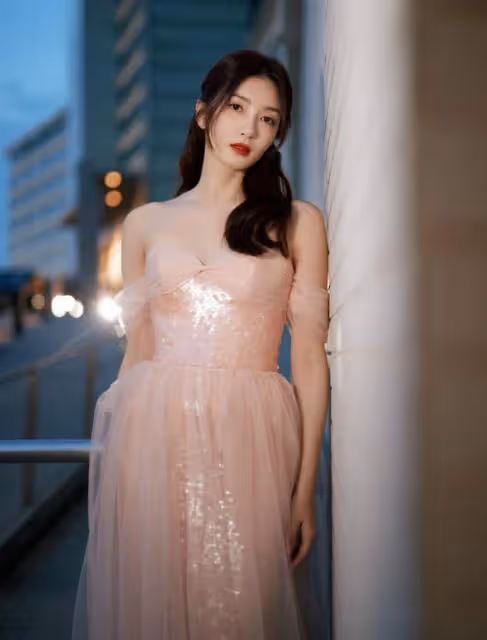 36歲江疏影被嘲妝前妝後反差大,本尊曬素顏照回應,獲贊內娛頂尖