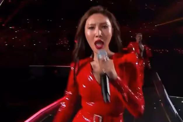27歲女星華莎被告演出淫亂罪,動作性感大膽惹爭議,學生家長告發