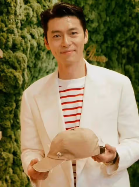孫藝珍和玄彬隔空穿情侶衫撒糖,條紋針織搭帽子CP同款