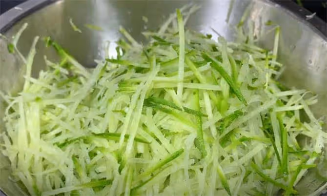 炸蘿蔔丸子,用麵粉還是澱粉,教你正確做法,外酥里嫩不回軟
