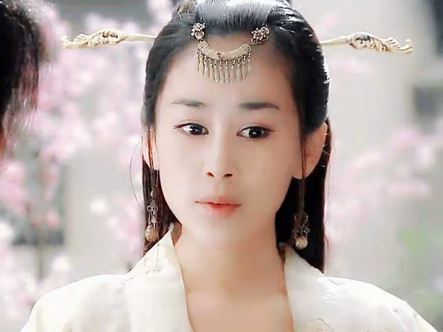 動用科技把自己弄得面目全非!那些你以為退圈的女星,劉競可惜了