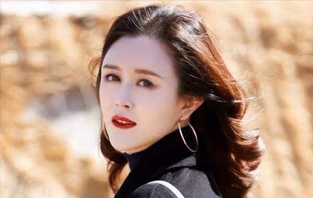 動用科技把自己弄得面目全非!那些你以為退圈的女星,劉競可惜了