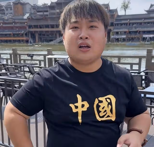 網紅李炮兒拜師柯以敏?晉級百強卻被評委利用,李炮兒遭網友怒罵
