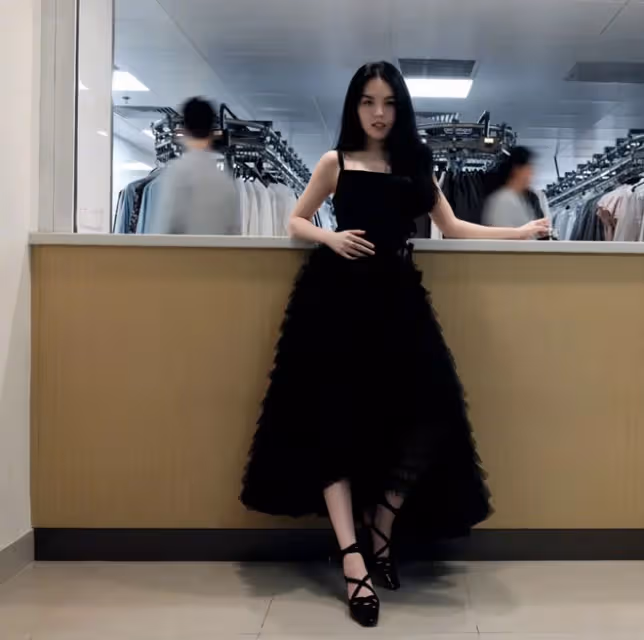7月12日晚,李詠老婆哈文,控制不住激動心情連曬10張女兒的照片