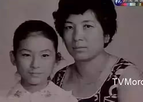 65歲天后終生未婚,無x無愛,與青燈古佛相伴,被母親「毀掉」一生