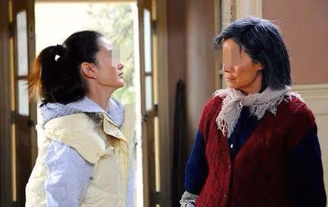 老婆病倒臥床!母親得知後「每天都來探望」,直到某天看見「她送來的雞湯」我們悄悄搬了家 …