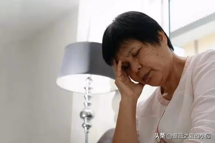 老婆病倒臥床!母親得知後「每天都來探望」,直到某天看見「她送來的雞湯」我們悄悄搬了家 …