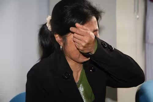 老婆病倒臥床!母親得知後「每天都來探望」,直到某天看見「她送來的雞湯」我們悄悄搬了家 …