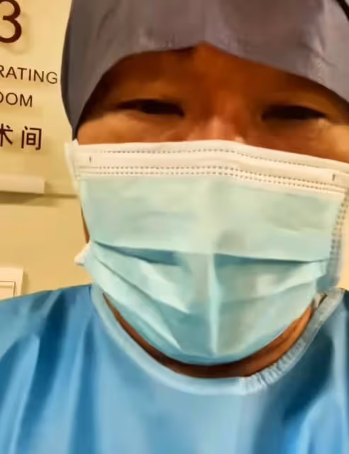 60歲謝東二胎得子!強調自然懷孕,小22歲嬌妻住1800元1天病房