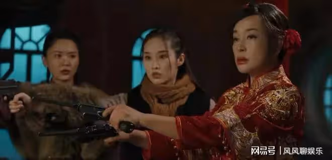 70歲劉曉慶頂著一臉褶子演新娘,網友:老太太爬樓梯,不服都不行