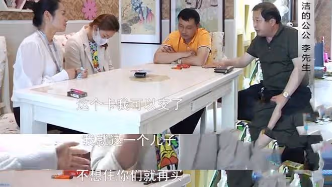 婆媳生嫌隙,遭丈夫提離婚,公公出面後,兒媳當場跪求原諒