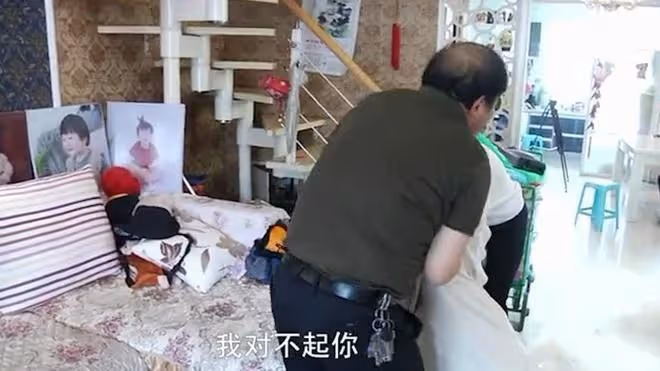 婆媳生嫌隙,遭丈夫提離婚,公公出面後,兒媳當場跪求原諒