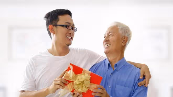 糊塗老爸一心想給過繼來的侄子買房買車，聰明的老公讓他幡然醒悟