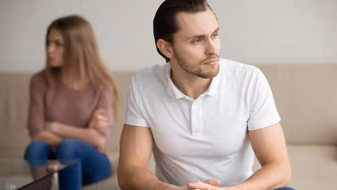 老公說你不賣房給我媽治病,就離婚,我乾脆利落拿出了離婚協議書