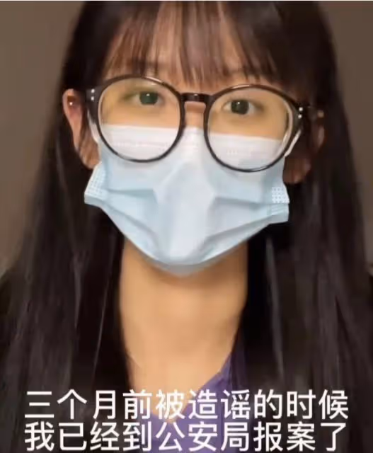 千萬粉絲網紅曬近照惹爭議,穿丁字褲大秀好身材,被吐槽刻意擦別
