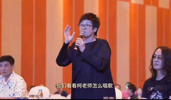 柯以敏再惹爭議,《好聲音》現場教學演唱代表作,被吐槽愛出風頭