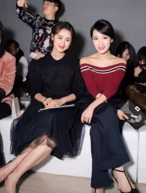 李念和袁泉同框，你終於會看到小女子和大女英雄的氣質差別有多大了