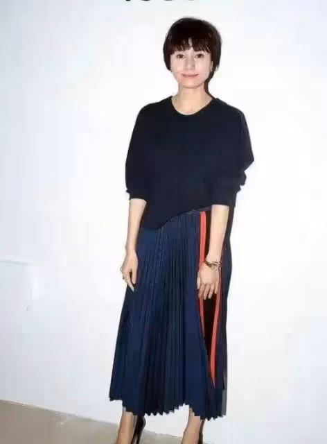 李念和袁泉同框,你終於會看到小女子和大女英雄的氣質差別有多大了