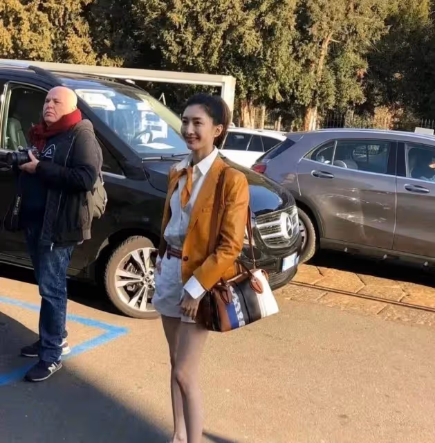 江疏影的個人照片被泄露，一雙大長腿不僅僅是迷人