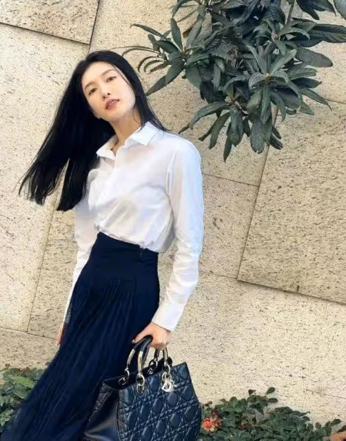 江疏影的個人照片被泄露，一雙大長腿不僅僅是迷人