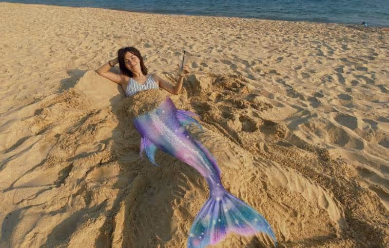 盧靖姍扮人魚，鏤空時尚健美身材吸睛，高顏值十分驚艷
