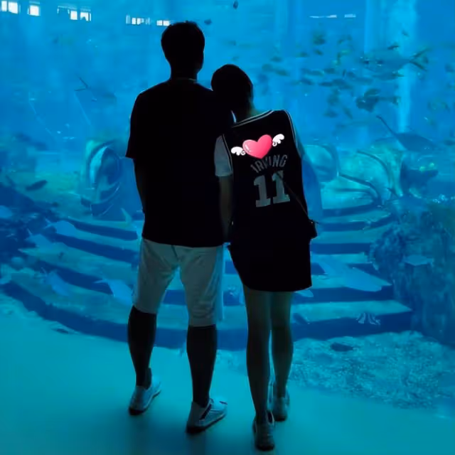 馬麗與小11歲老公帶兒子聚餐,一家三口罕見同框,手牽手超幸福