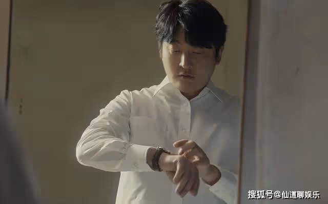 《追光的日子》豹紋女愛上老師?郝楠原生家庭,為他造就了兩副面孔