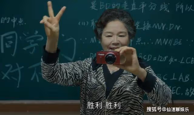 《追光的日子》豹紋女愛上老師?郝楠原生家庭,為他造就了兩副面孔