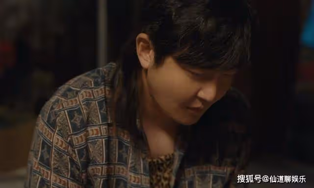 《追光的日子》豹紋女愛上老師?郝楠原生家庭,為他造就了兩副面孔