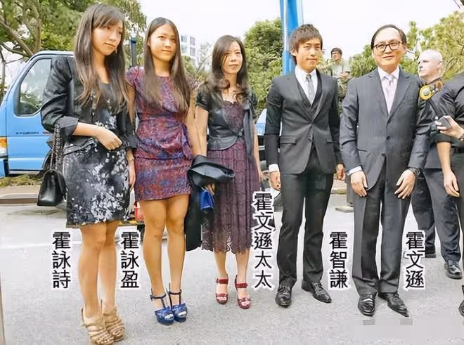 霍啟剛參加爺爺霍英東紀念活動,合照曝光,坐在第一排,彰顯地位