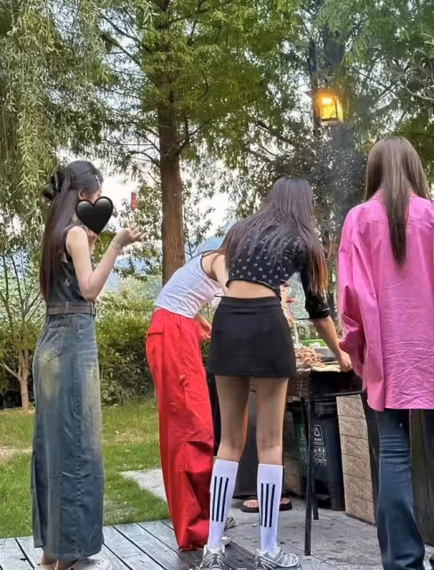 7月13日王思聰上熱搜!不是剪了新髮型,而是跟眾多美女一起烤串