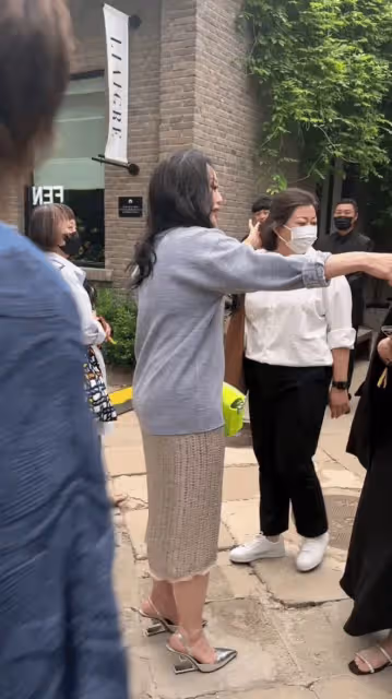 章小蕙:狀態保持得真不錯,一頭烏黑秀髮,足夠讓眾多同齡人羨慕