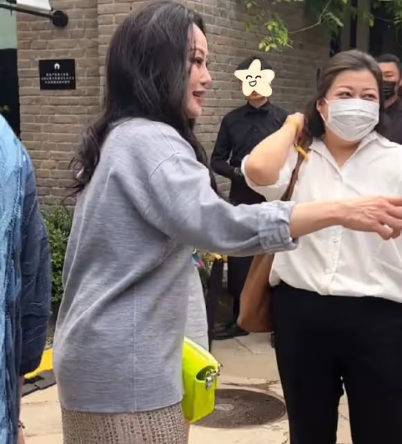 章小蕙:狀態保持得真不錯,一頭烏黑秀髮,足夠讓眾多同齡人羨慕