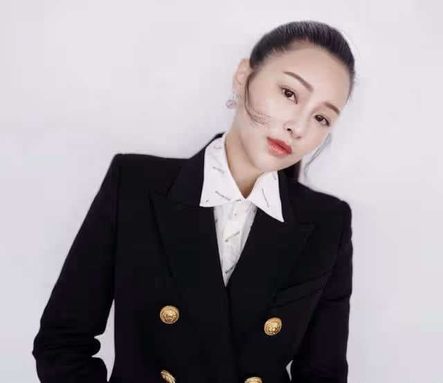 TVB知名女星被曝將離巢,惹公司高層不滿,新劇片頭鏡頭全被刪