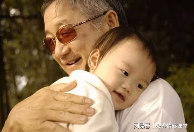 案例:喂孫女吃西瓜,兒子扇我一巴掌,老公霸氣扇回兒子兩巴掌