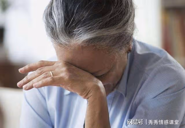 案例:喂孫女吃西瓜,兒子扇我一巴掌,老公霸氣扇回兒子兩巴掌