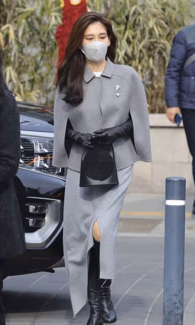 三星長公主李富真閃耀晚宴!薄紗黑裙超美,卻不如韓國第一夫人嫩