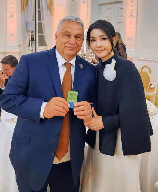 三星長公主李富真閃耀晚宴!薄紗黑裙超美,卻不如韓國第一夫人嫩