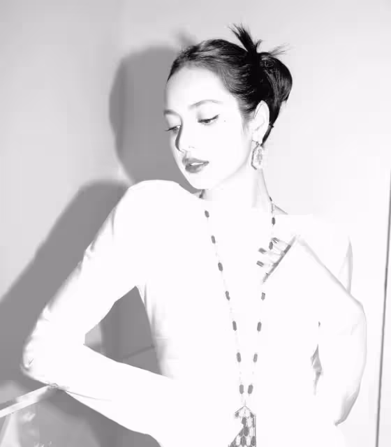 韓媒爆料除Lisa外其餘隊員續約進展順利,Lisa被全網嘲諷是白眼狼!