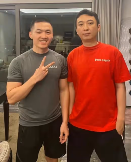 王思聰請帥氣肌肉男上門服務,私教曝王思聰豪宅秘密,信息量很大