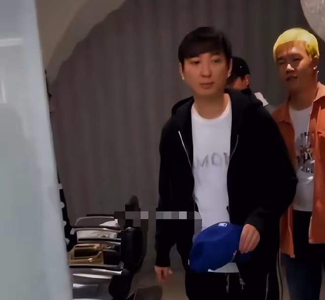 王思聰請帥氣肌肉男上門服務,私教曝王思聰豪宅秘密,信息量很大